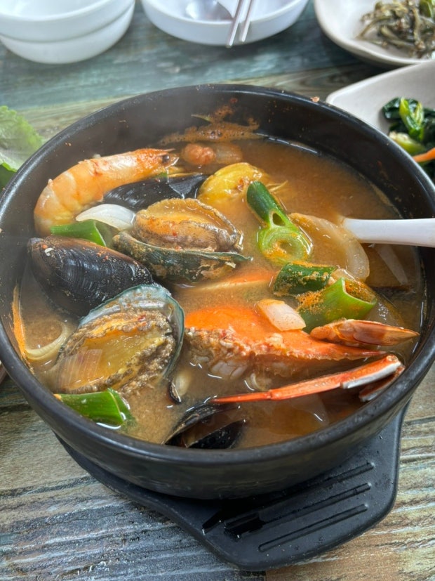 Haemul-ttukbaegi (Seafood Hot Pot)