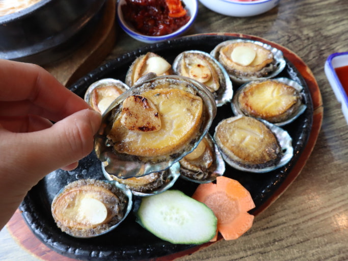 Jeonbok-gui (Grilled Abalone)